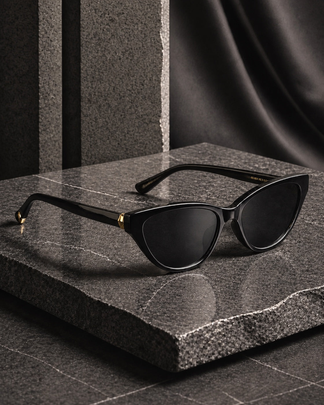 EYEWEAR